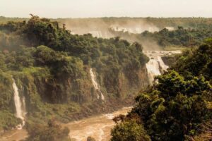Vista aérea das cataratas em Foz do Iguaçu